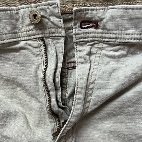 Weatherproof shorts, zip pocket, belt loops, birch (khaki) Size 42 runs big VGUC - Picture 12 of 13